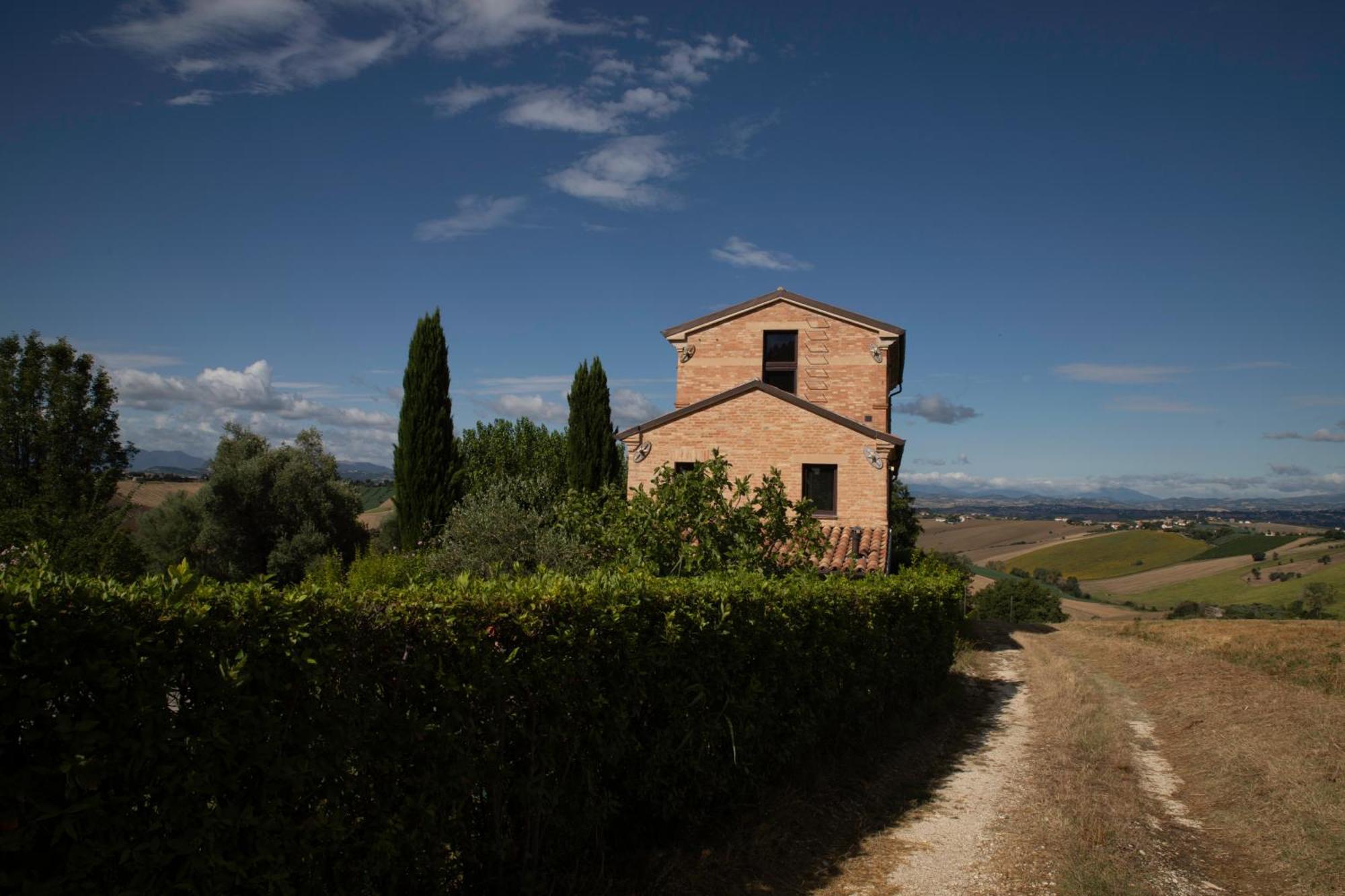Casali Marchigiani - Ville Vacanza Private Con Piscina Ostra Bagian luar foto